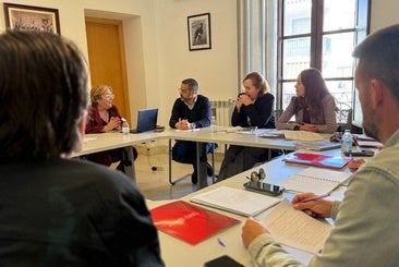 El Consistorio y los agentes sociales planifican la nueva oferta de empleo público