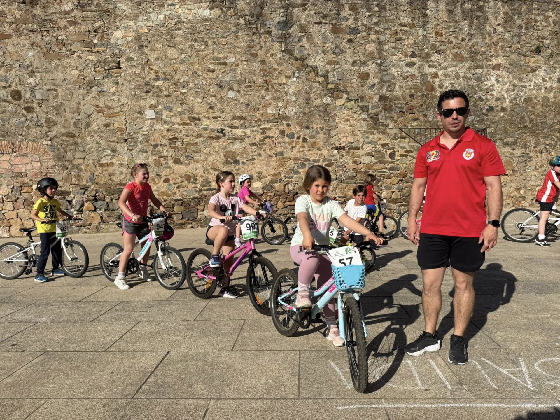 Olivenza se vuelca con el deporte y la convivencia en una jornada participativa en sus calles