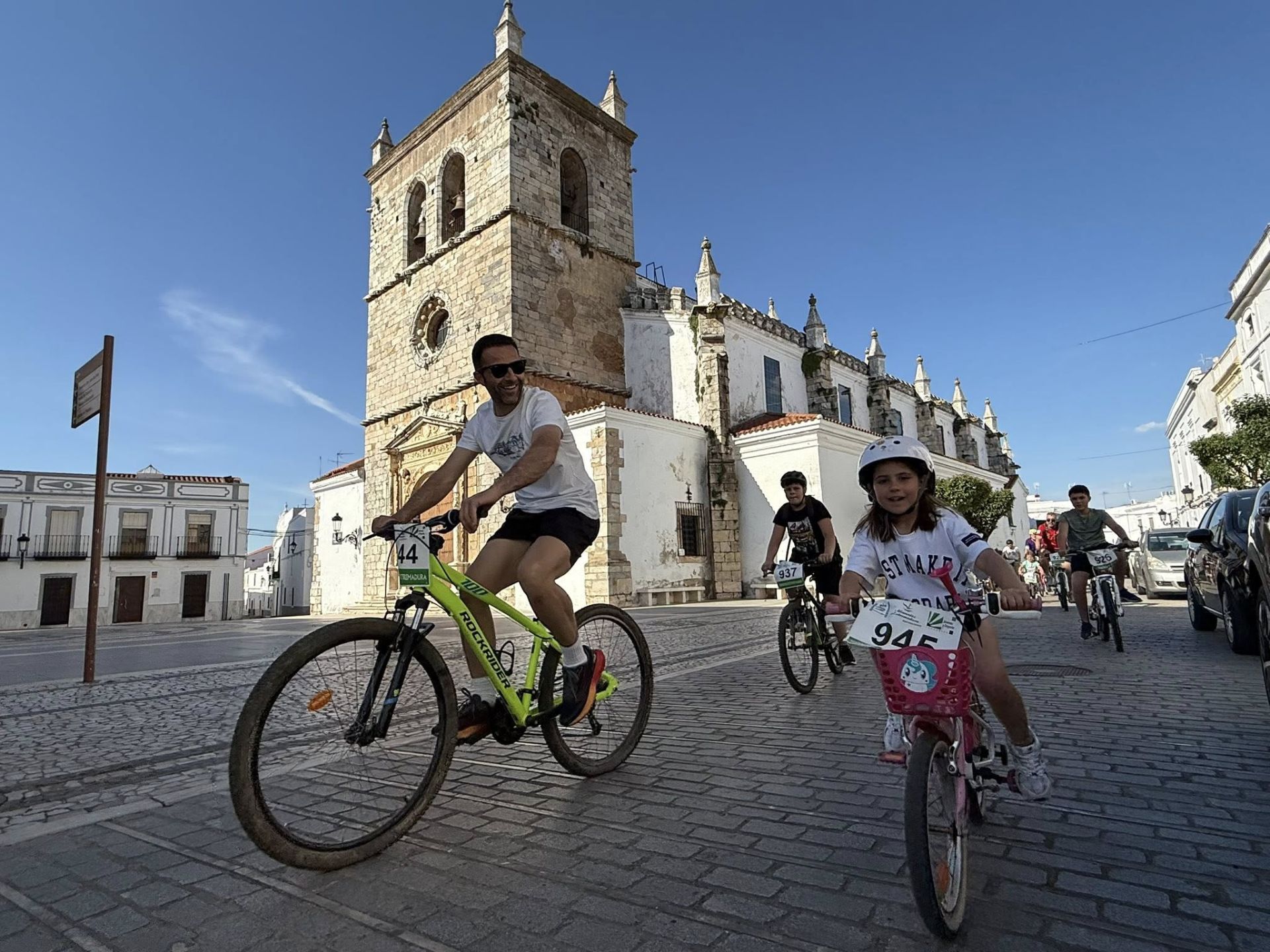 Olivenza se vuelca con el deporte y la convivencia en una jornada participativa en sus calles