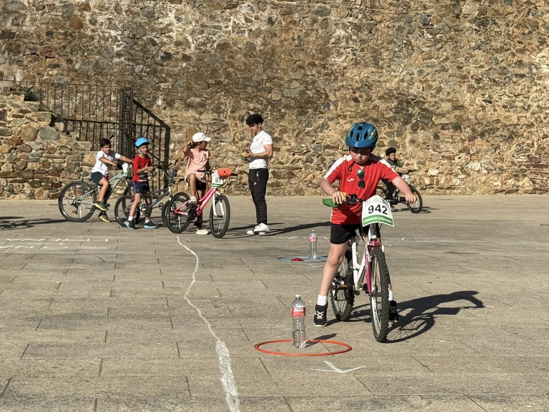 Olivenza se vuelca con el deporte y la convivencia en una jornada participativa en sus calles