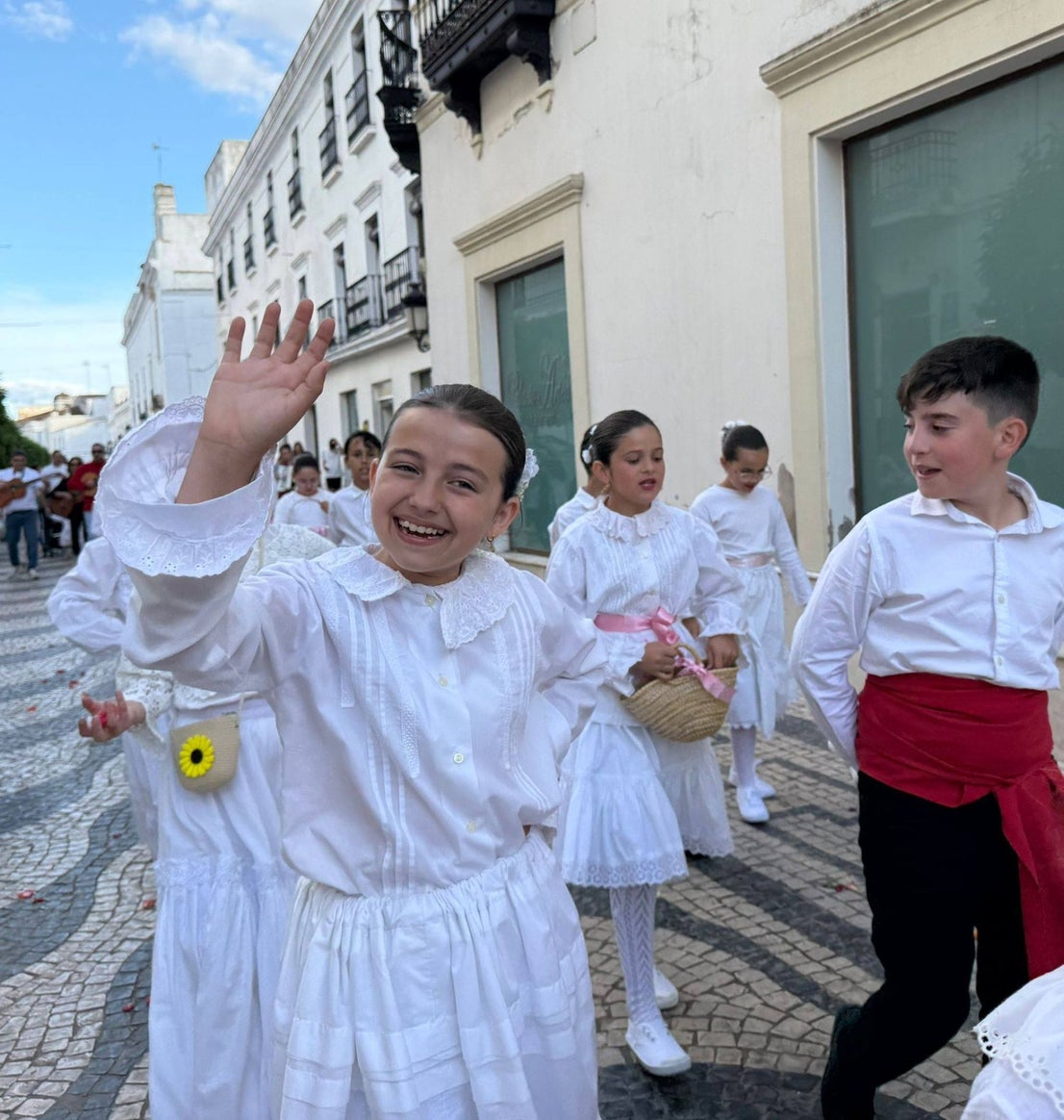 Los Chaparritos vuelven a dar vida a la tradición oliventina de 'La Maya'