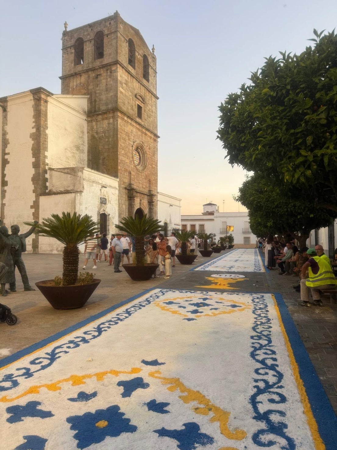 Ochenta y cinco niños y niñas de Olivenza protagonizan la procesión del Corpus Christi
