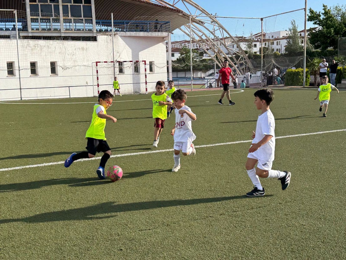 Más de 700 jóvenes de 13 municipios clausuran las ligas mancomunadas de fútbol y voleibol