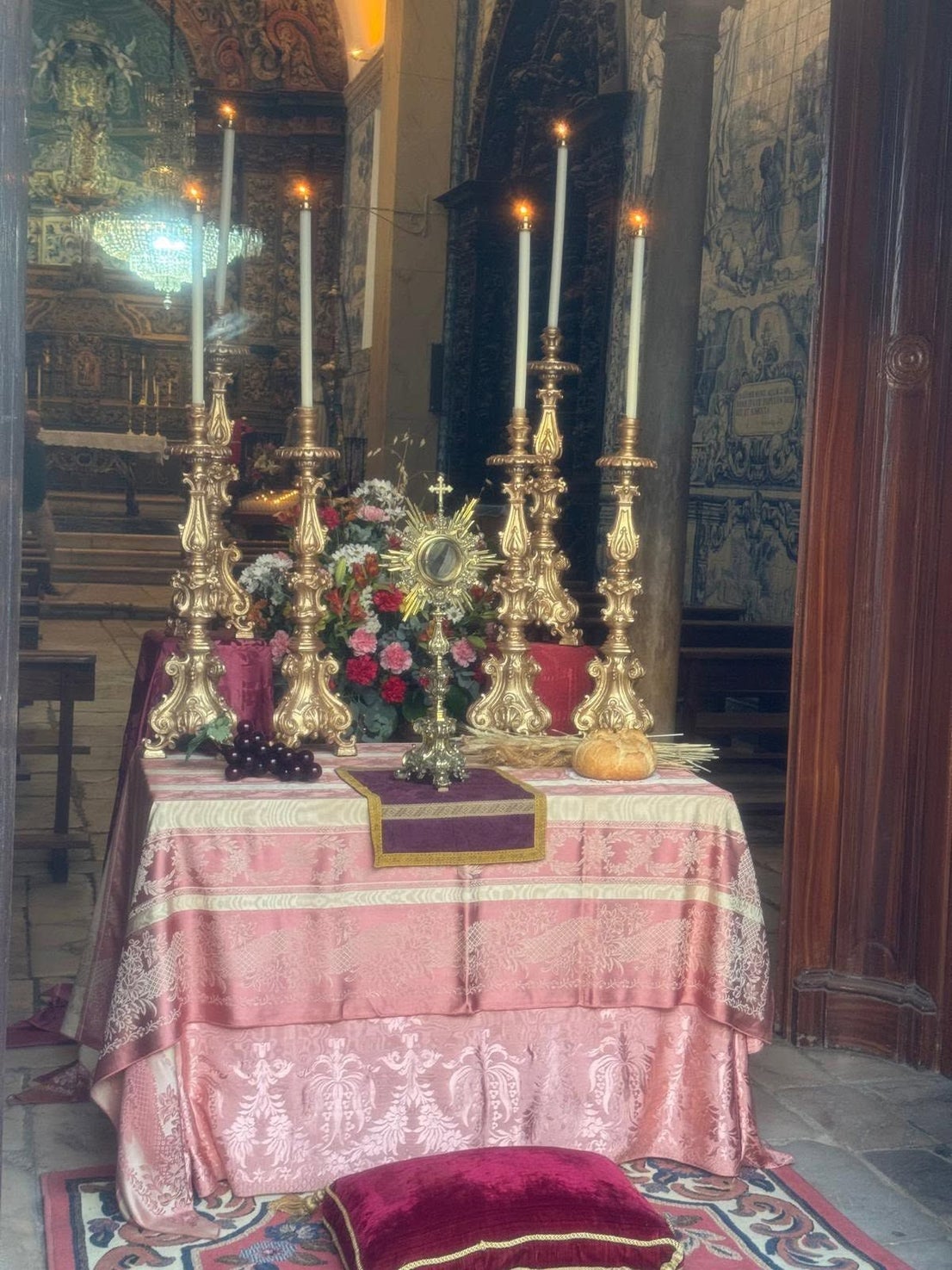 Ochenta y cinco niños y niñas de Olivenza protagonizan la procesión del Corpus Christi