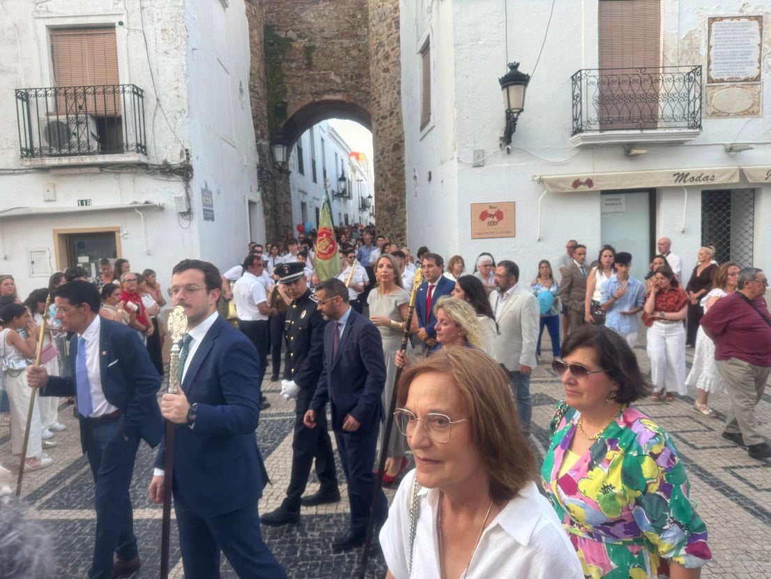 Ochenta y cinco niños y niñas de Olivenza protagonizan la procesión del Corpus Christi