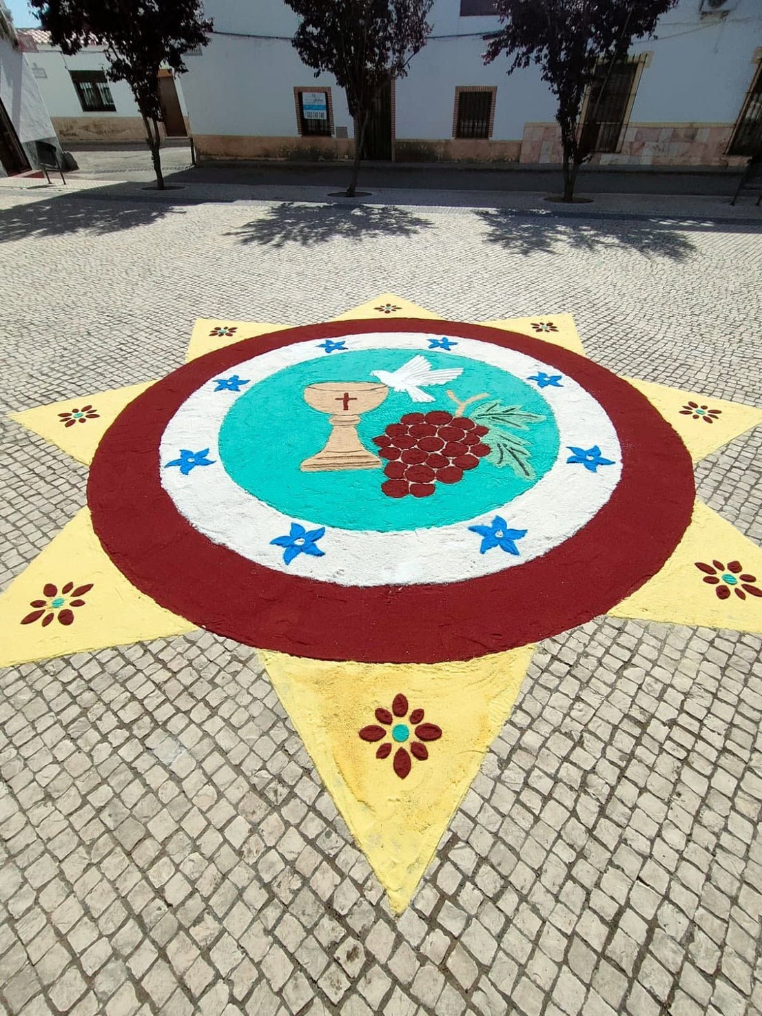 Ochenta y cinco niños y niñas de Olivenza protagonizan la procesión del Corpus Christi