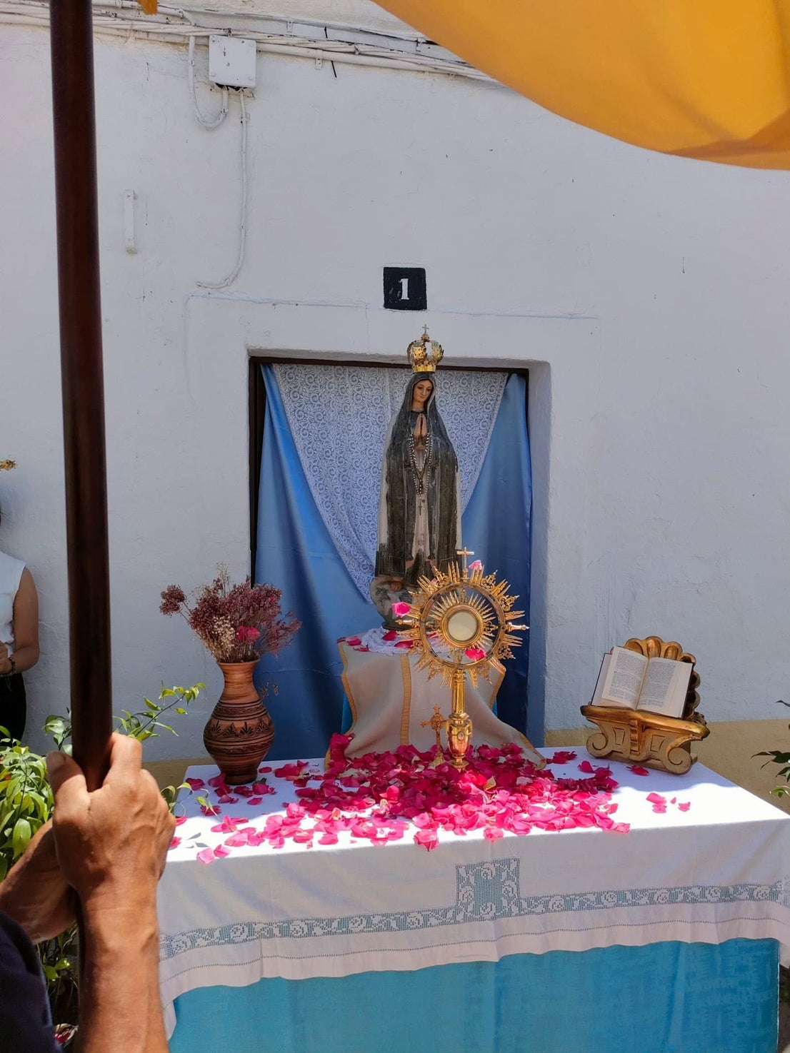 Ochenta y cinco niños y niñas de Olivenza protagonizan la procesión del Corpus Christi