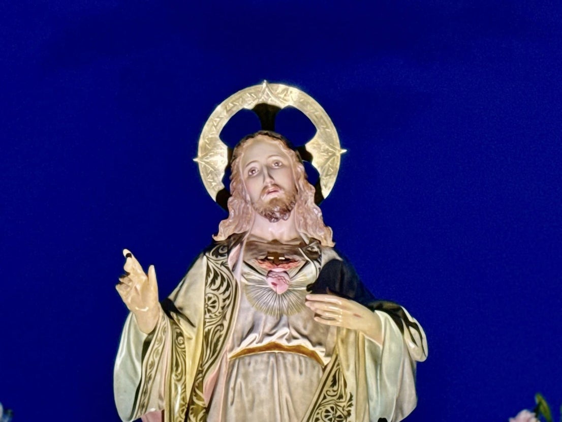 El Sagrado Corazón de Jesús recorre las calles de La Farrapa en una emotiva procesión