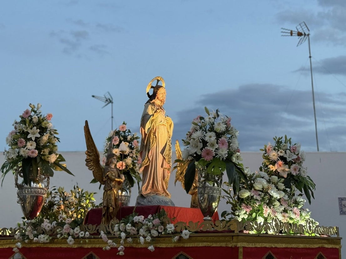 El Sagrado Corazón de Jesús recorre las calles de La Farrapa en una emotiva procesión