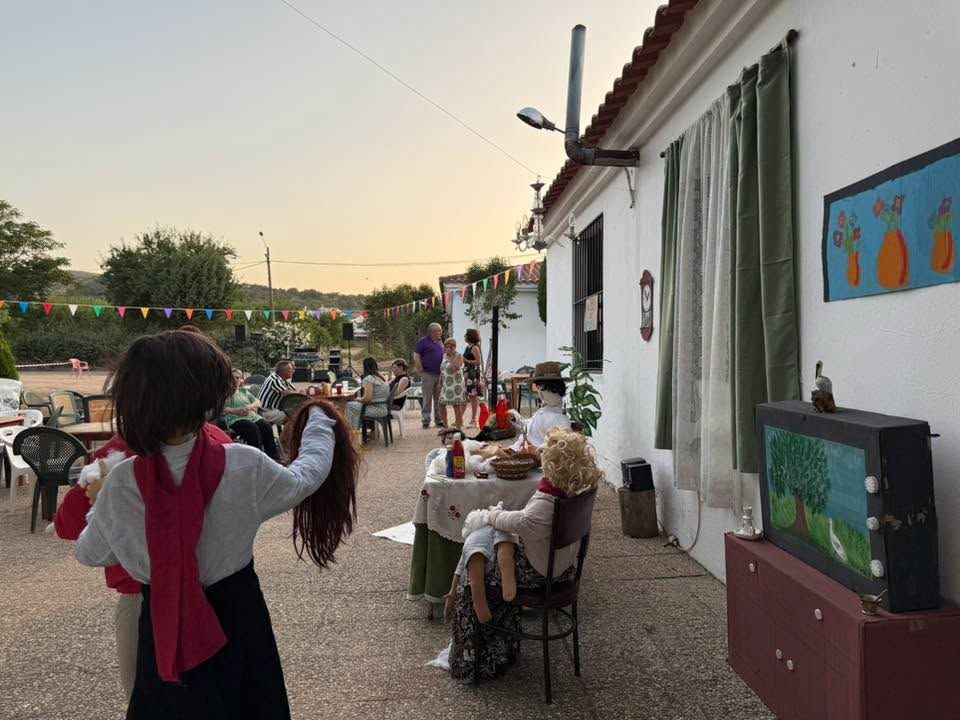 La Asociación de Mujeres 'Las Raparigas' gana el concurso de Muñecas de San Juan