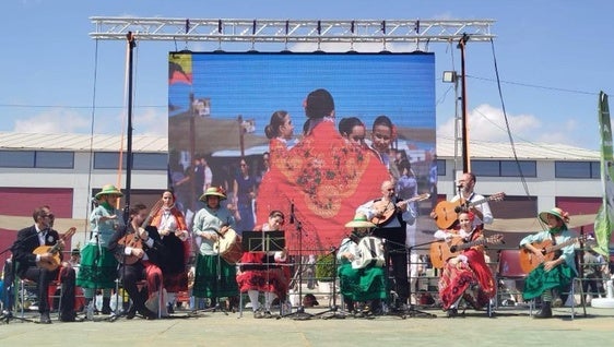 El grupo oliventino 'La Encina' representa a España en el Festival Internacional de Folklore Estudiantil