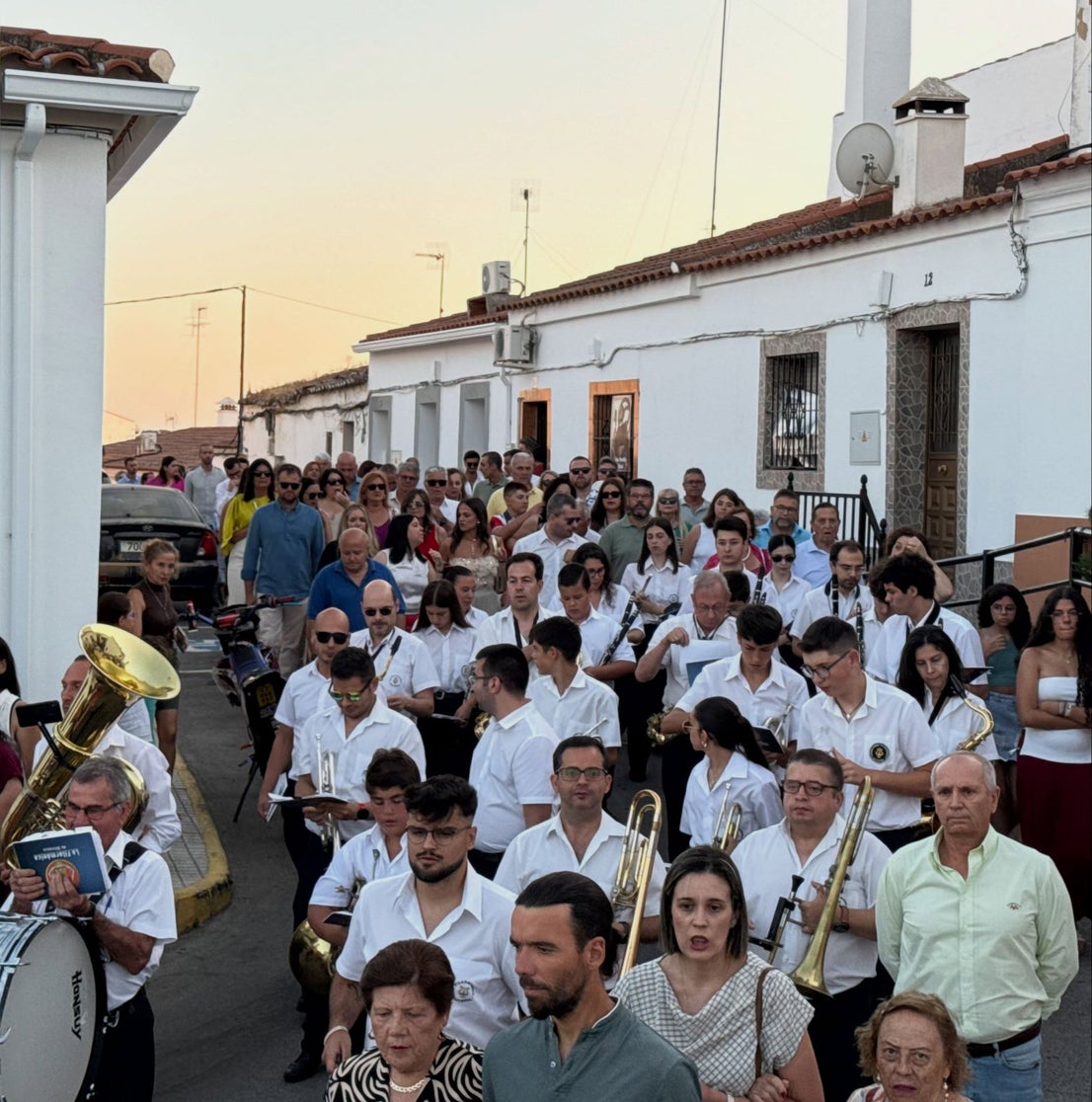 San Benito de la Contienda honra a su patrón con la tradicional procesión en el corazón de sus fiestas