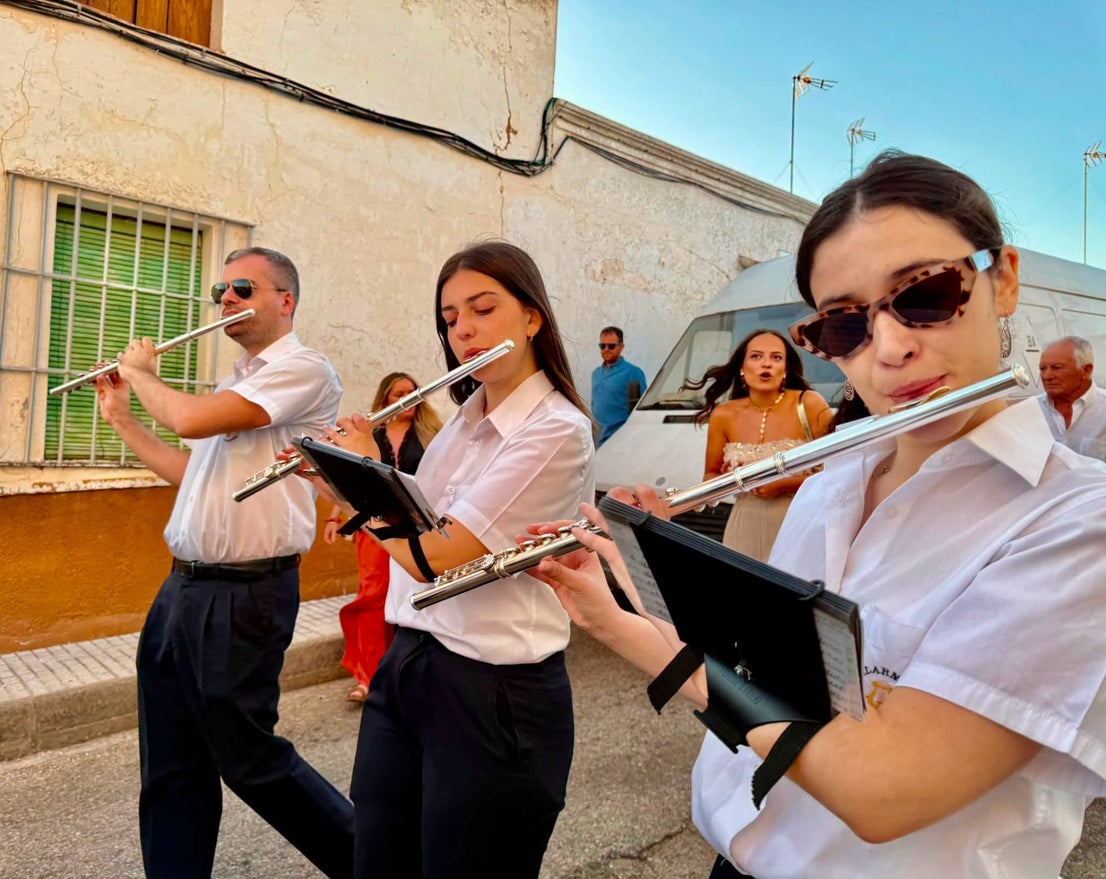 San Benito de la Contienda honra a su patrón con la tradicional procesión en el corazón de sus fiestas