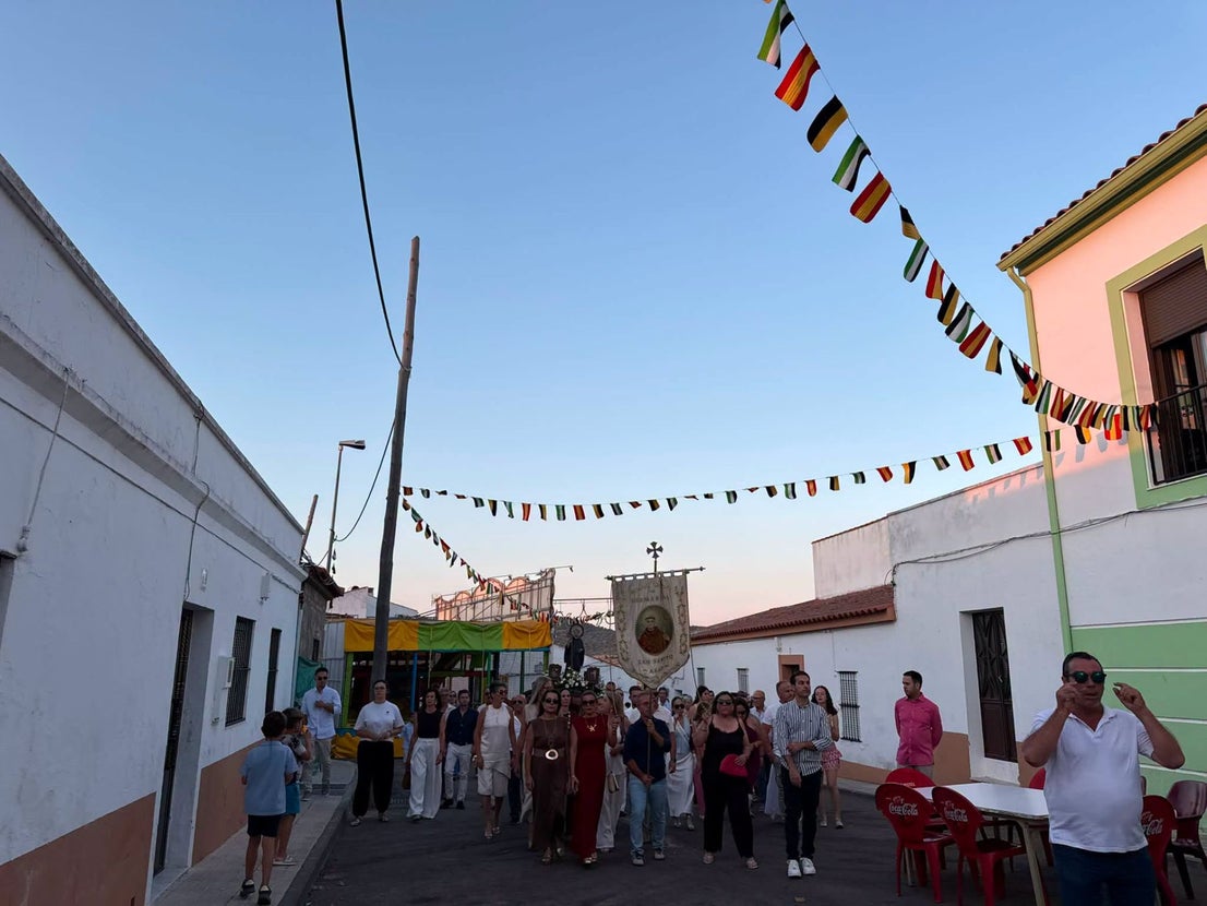 San Benito de la Contienda honra a su patrón con la tradicional procesión en el corazón de sus fiestas