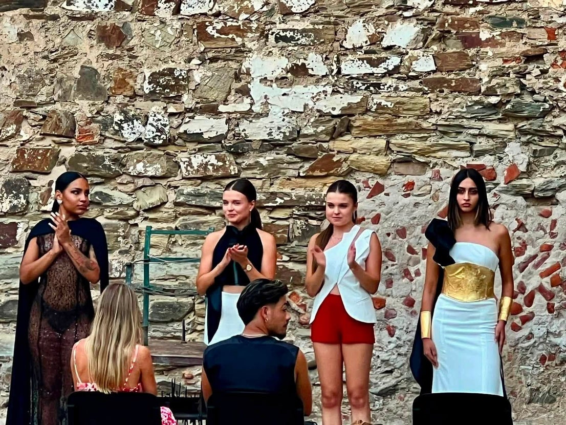 Las hermanas Rodríguez Ramallo deslumbran con su colección de moda 'Desde Olivenza, Due'