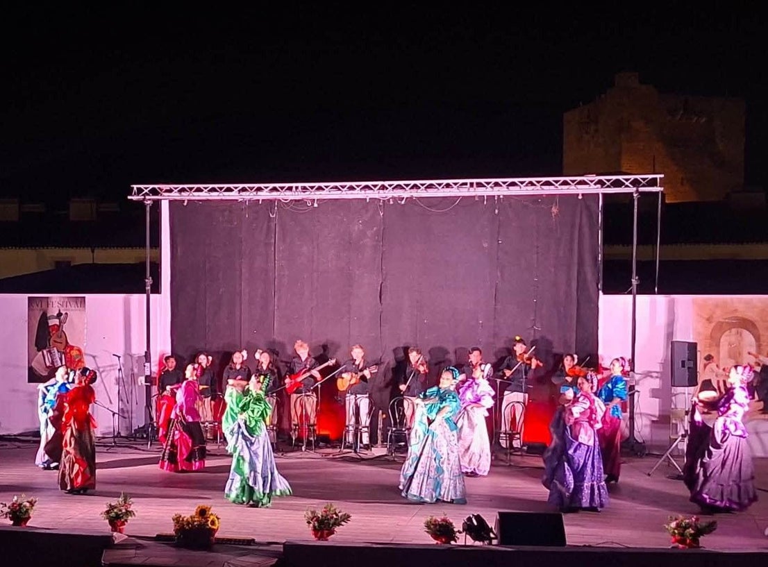 El folclore extremeño y mexicano se dieron cita en el XVII Festival Choni Ramallo