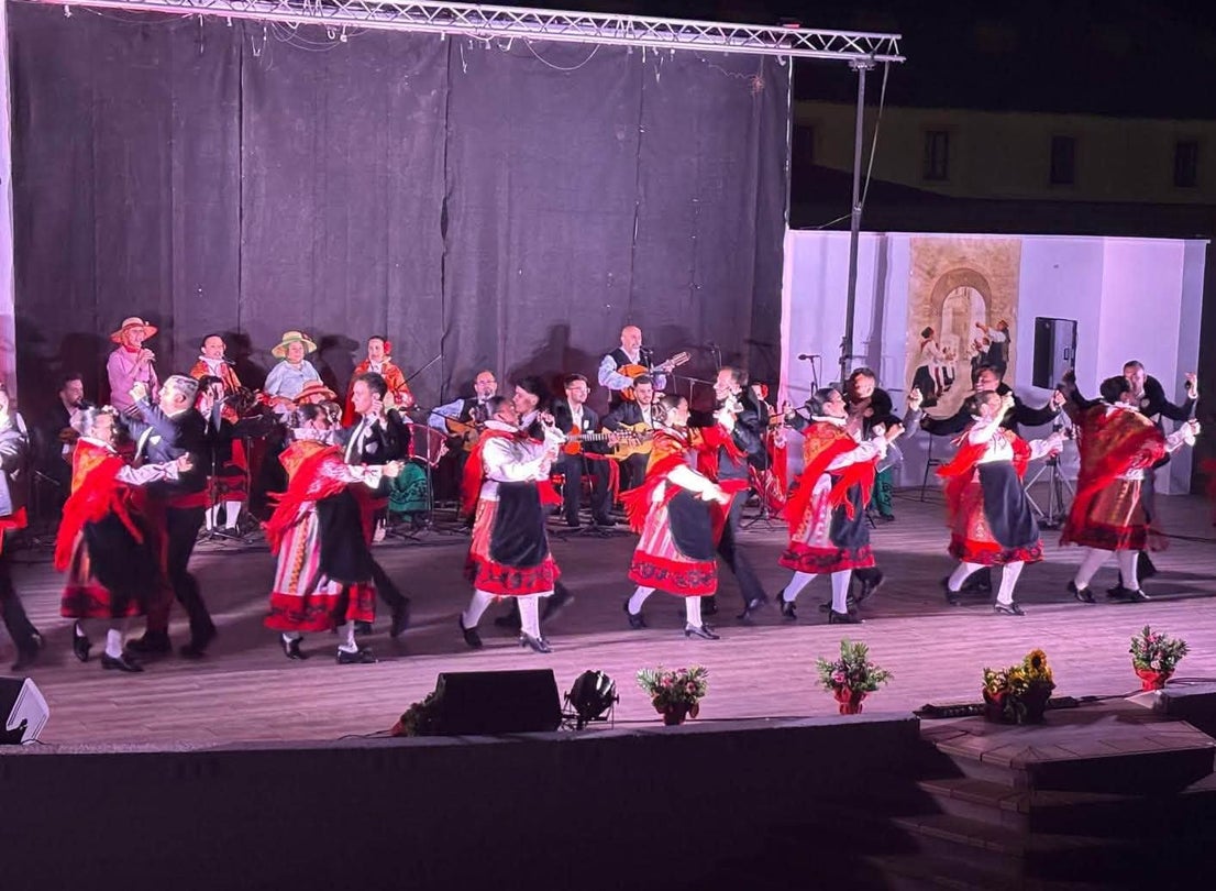 El folclore extremeño y mexicano se dieron cita en el XVII Festival Choni Ramallo