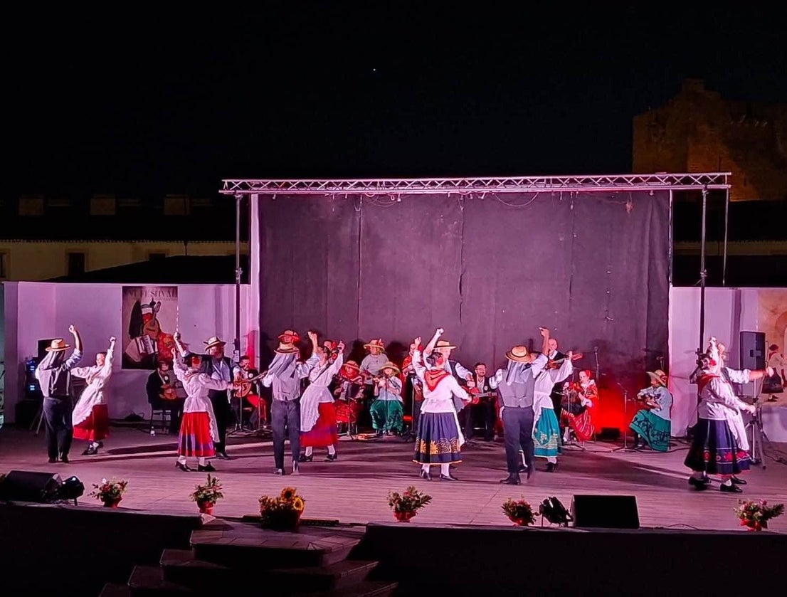 El folclore extremeño y mexicano se dieron cita en el XVII Festival Choni Ramallo