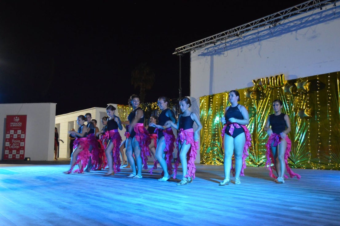 El XVIII Festival de Bailes Alson concentra más de cien bailarines de todas las edades
