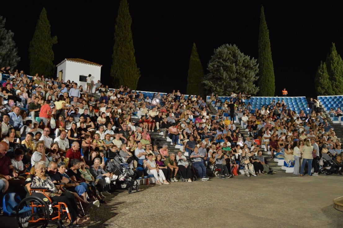 El XVIII Festival de Bailes Alson concentra más de cien bailarines de todas las edades