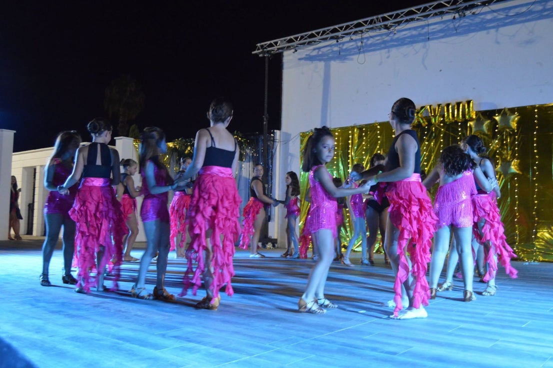 El XVIII Festival de Bailes Alson concentra más de cien bailarines de todas las edades