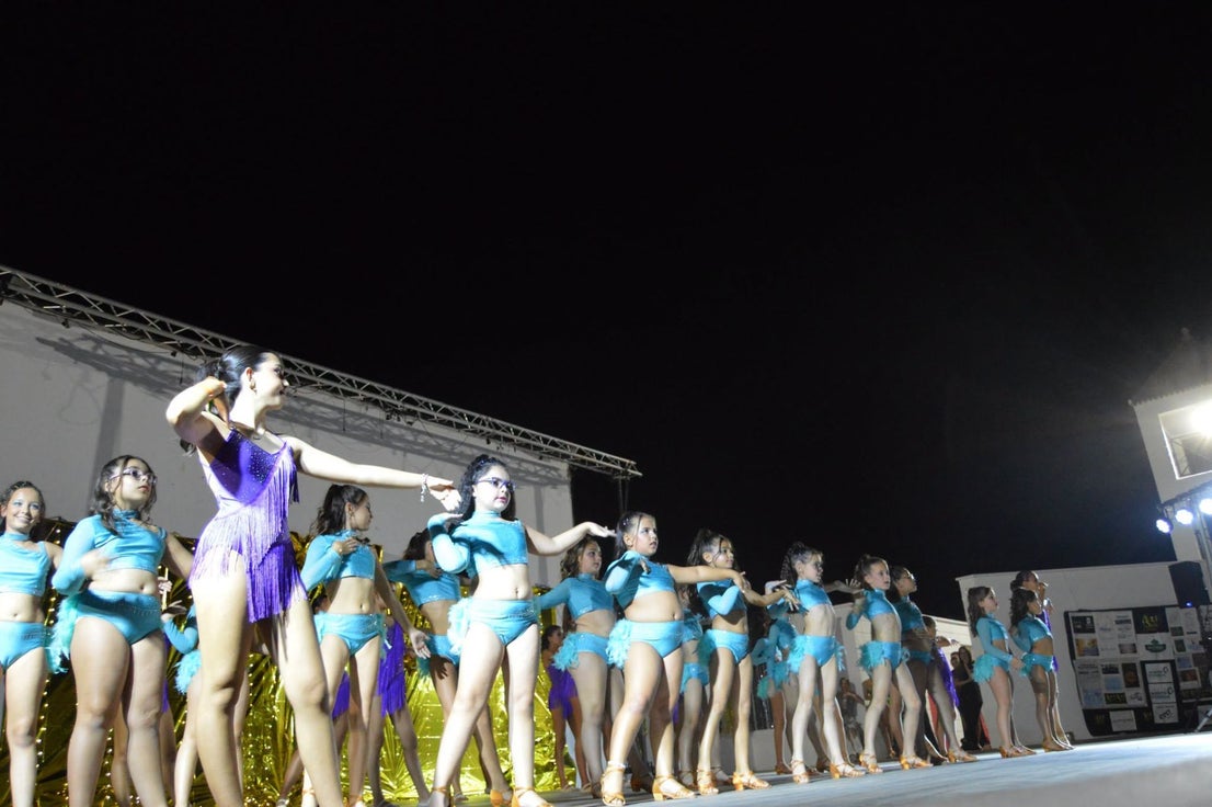 El XVIII Festival de Bailes Alson concentra más de cien bailarines de todas las edades