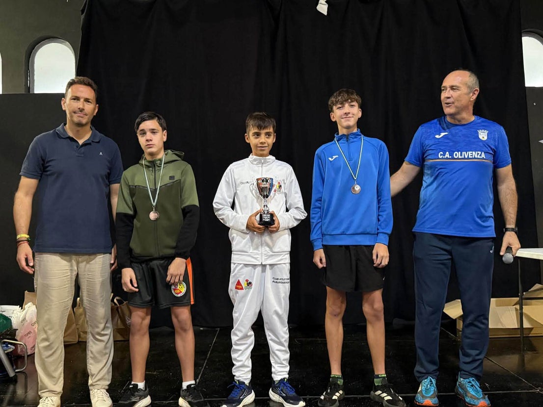 Más de 200 deportistas en la V Carrera Popular a pesar de la lluvia