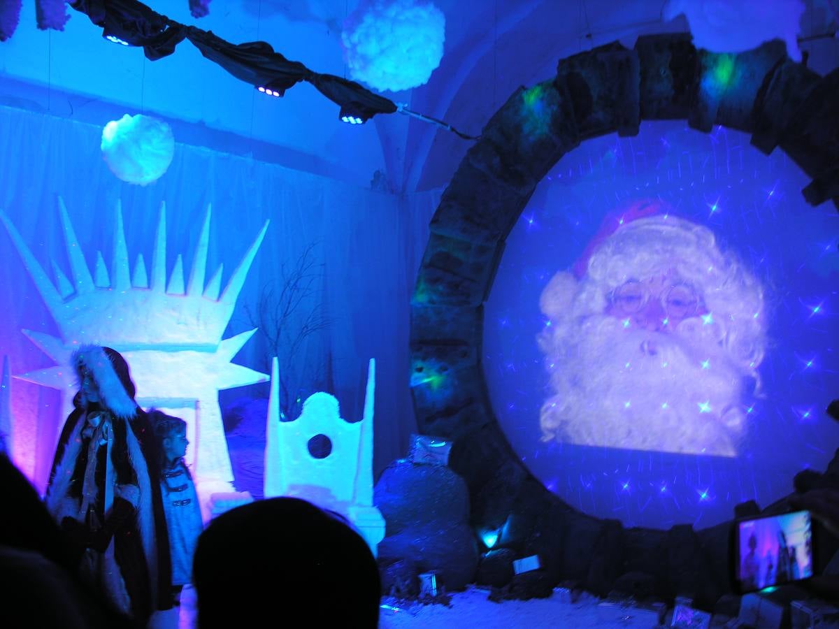 Conexión con Santa Claus en el interior del refugio de 'Clausi'. 