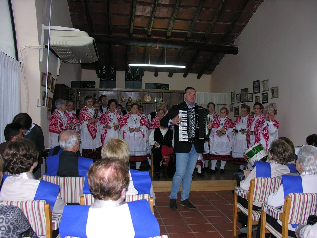 Coro 'Amigos de la Música' del Hogar de Mayores de Olivenza. 