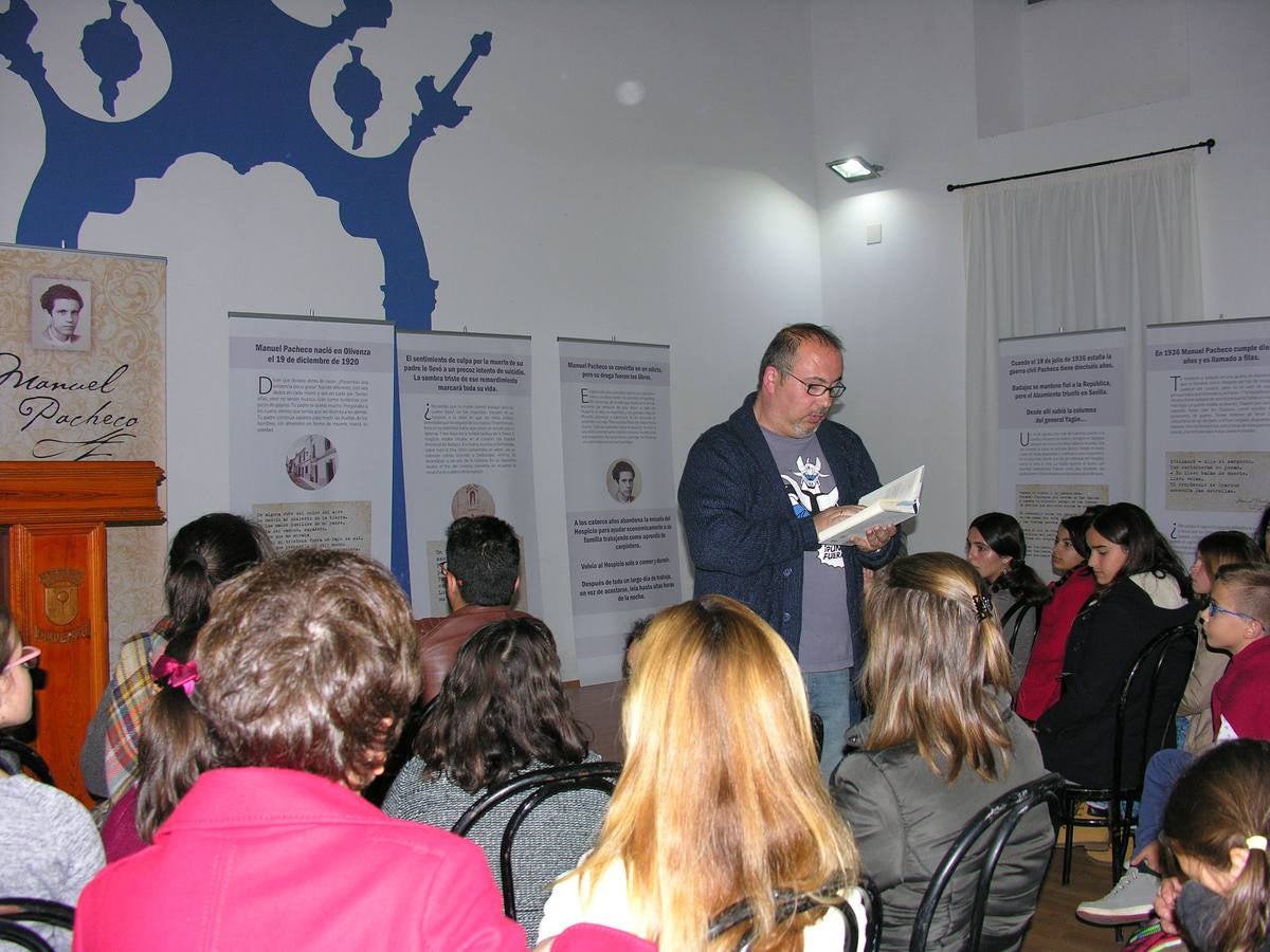 Versos de Manuel Pacheco dan vida al primer ‘Día de la Lectura en Olivenza’