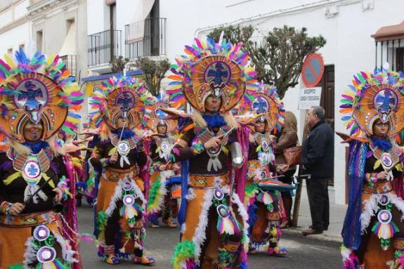 Comparsa durante el desfile del Carnaval oliventino. 