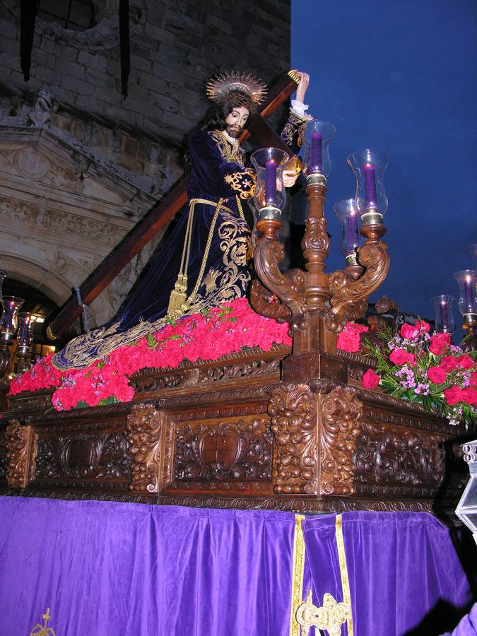 Comienza la ofrenda floral al Señor de los Pasos
