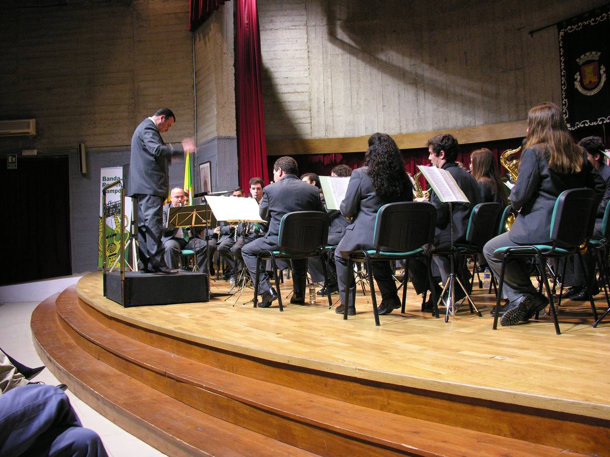La Banda Recreio Camponês festeja junto a La Filarmónica el 165 aniversario de la agrupación oliventina