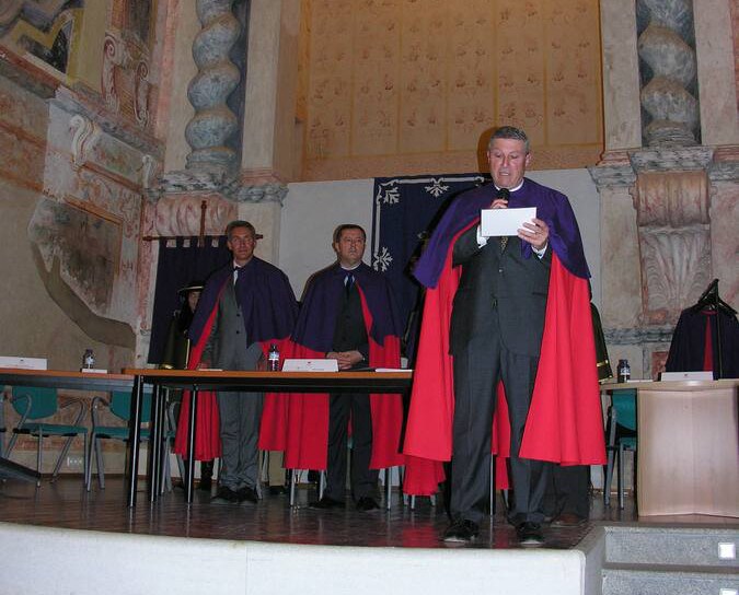 Lectura del juramento por el presidente de la Procuraduría, Antonio Toribio. 