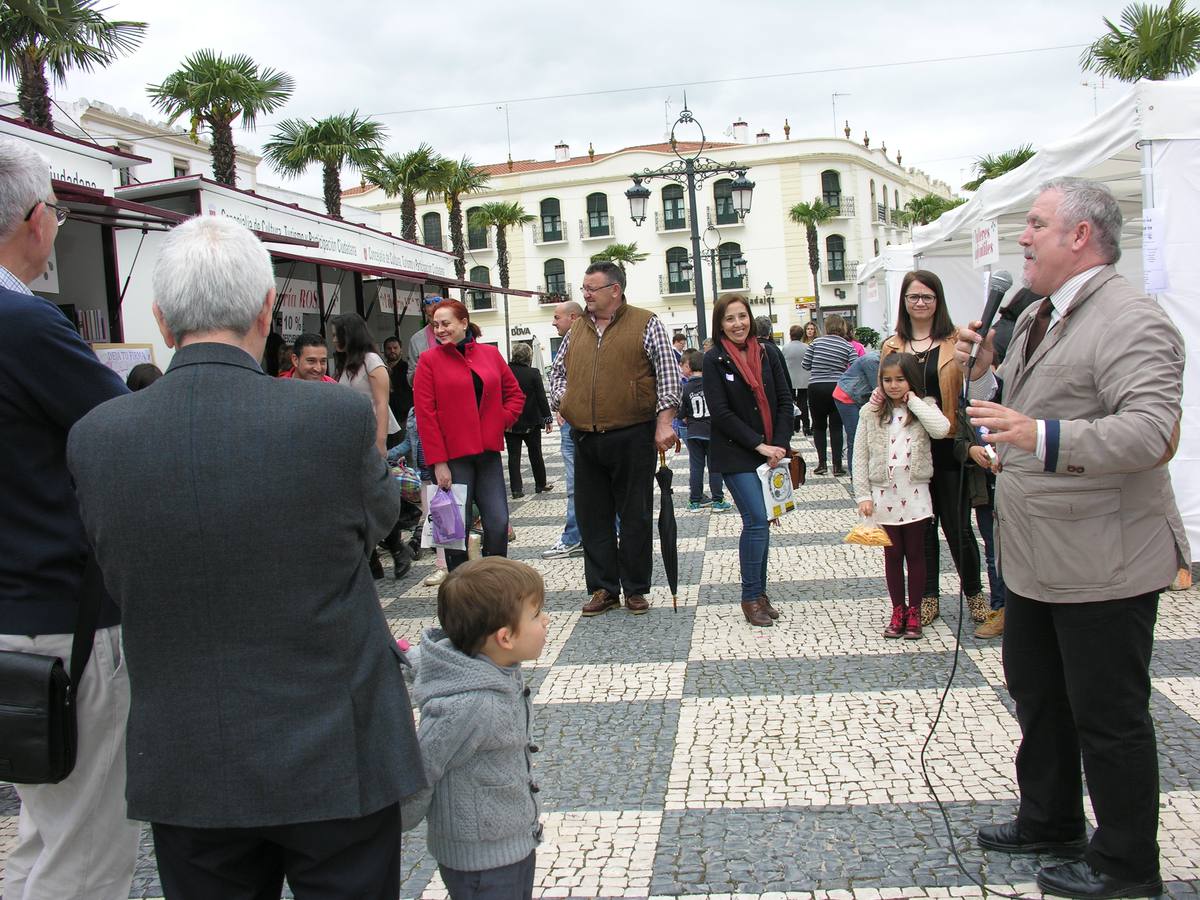 La Feria del Libro reúne a autores y lectores en un espacio reservado a encuentros