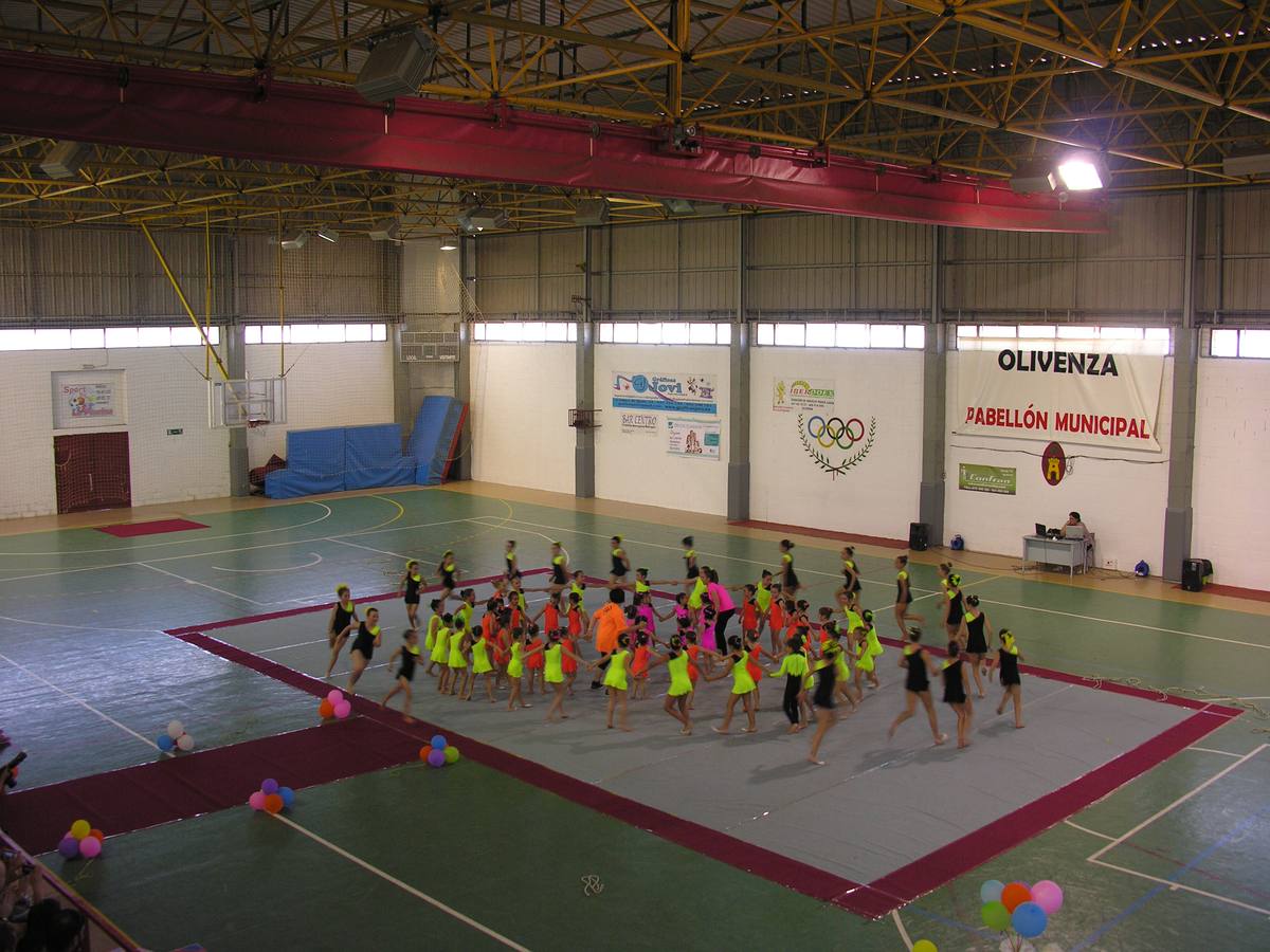 Espectáculo y compañerismo en la exhibición de fin de curso de la Escuela de Gimnasia Rítmica
