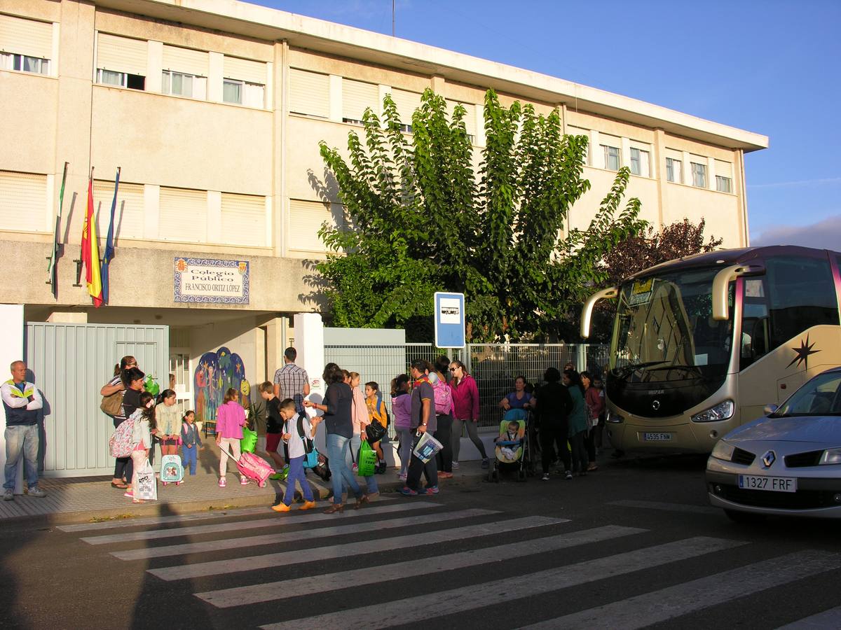 Acceso del alumnado al Colegio Francisco Ortiz. 