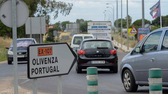 La EX-107 llega hasta la frontera con Portugal tras pasar por Villanueva del Fresno.