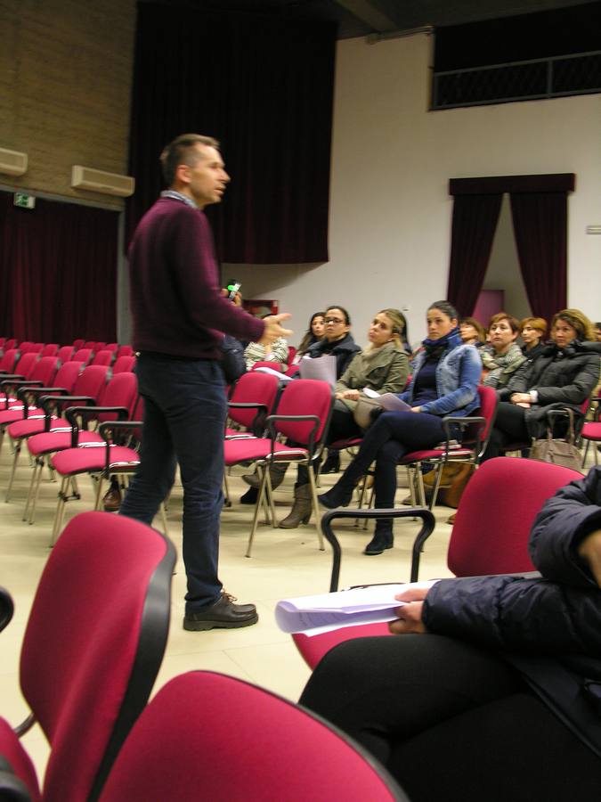 La Escuela de Padres regresa con nuevas temáticas y una plataforma de trabajo