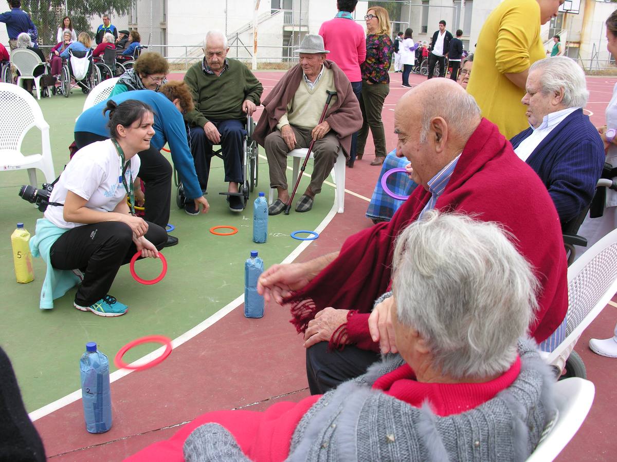 Residentes durante el lanzamiento de aros. 