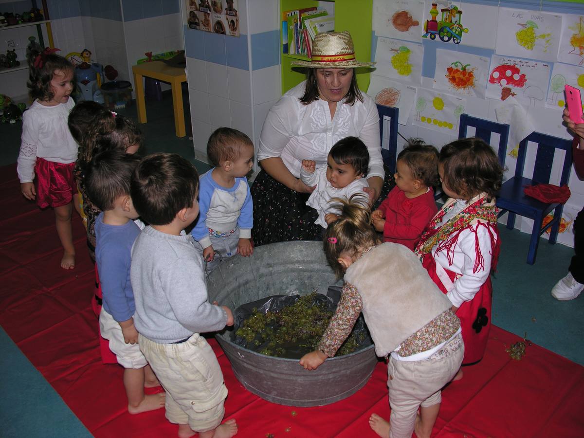 Pequeños vendimiadores se acercan a las tradiciones