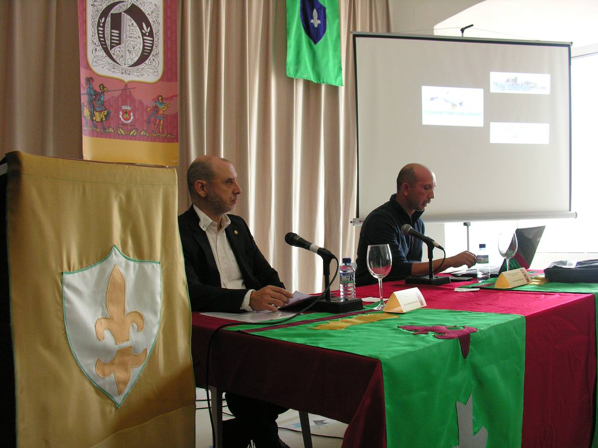 Lobato de Faria, ante el ordenador, y García Sanjuan, en la mesa sobre el pasado árabe de la Raya. 