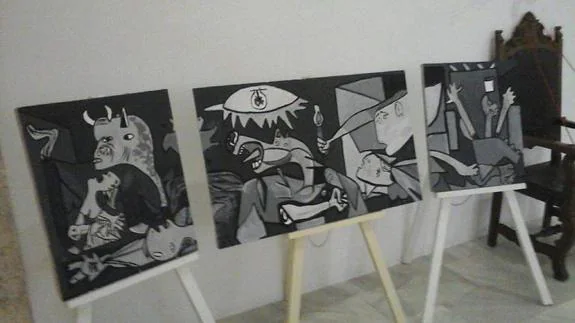 Lienzos pintados por el alumnado de 'Trazo Libre' sobre el 'Guernica' de Picasso. 