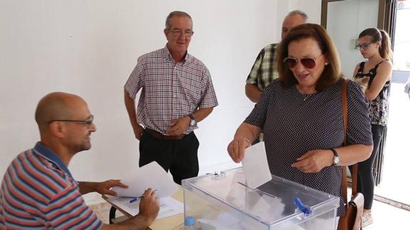 Los vecinos de la barriada de 'Los Amigos' votaron sobre la continuidad de sus fiestas. 