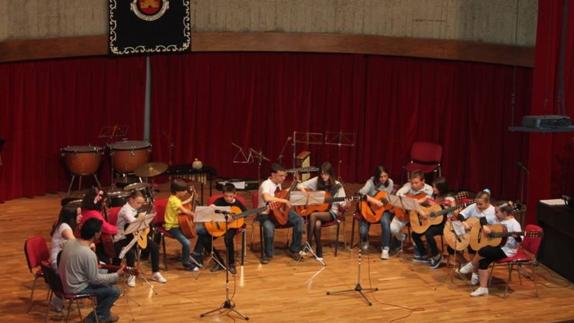 Exhibición de guitarra de la Escuela de Música. 