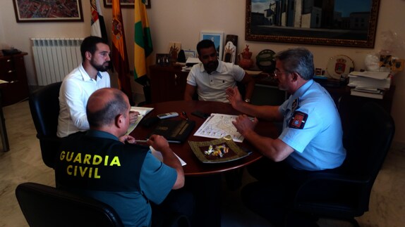 Reunión de la junta de seguridad en el ayuntamiento. 