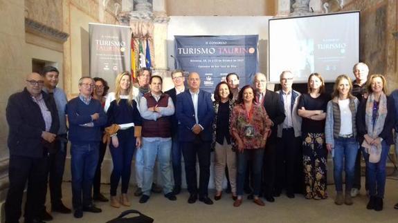 Foto de familia de participantes en la clausura del Congreso. 