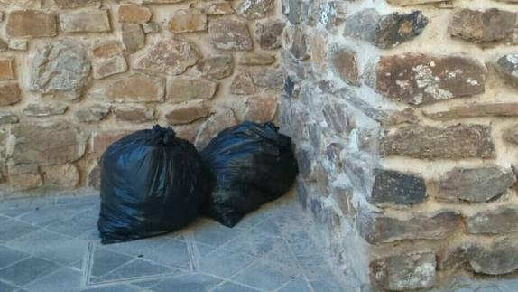 El consistorio aprueba el calendario de recogida de basuras en días festivos para 2018. 