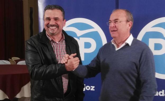 Julio Pámpano, candidato popluar a la alcaldía de Puebla de la Calzada con José Antonio Monago