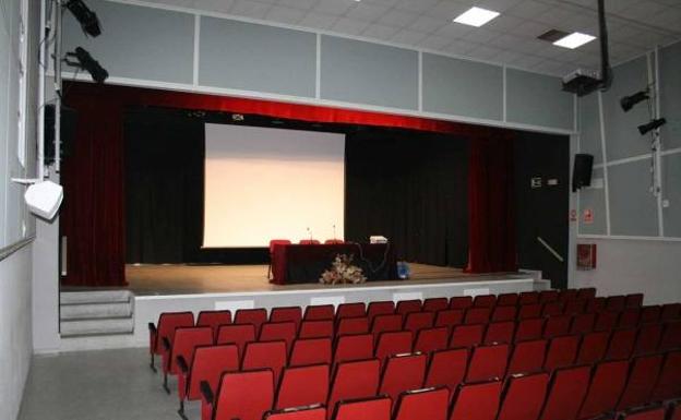 Escenadio y patio de butacas del Teatro de la Casa de la Cultura